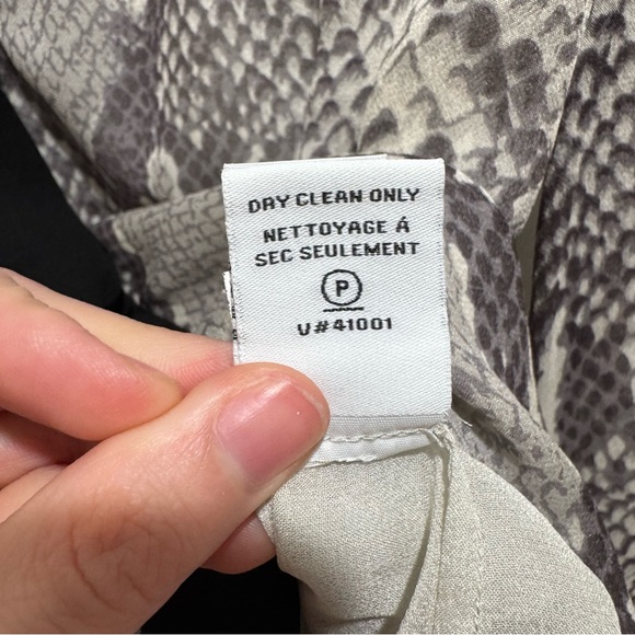 Diane von Furstenberg Lane Silk Chiffon Snake Print Blouse‎ – Size 2 - Picture 10 of 14